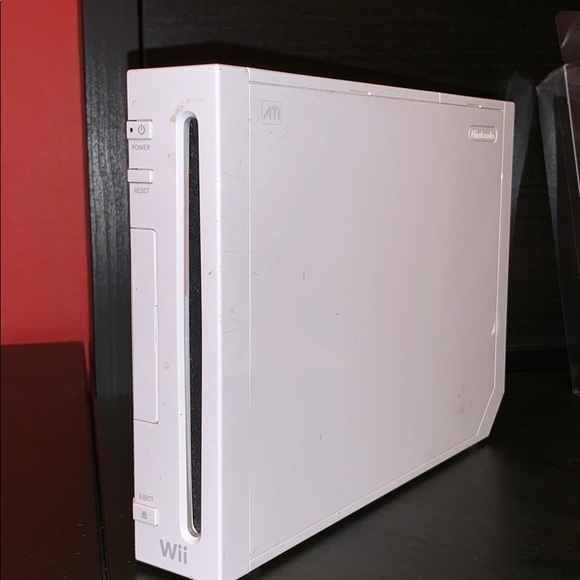 Wii - Picture 2 of 5